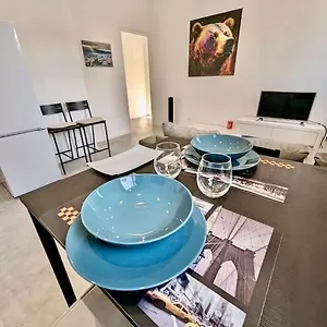  Appartement Magnifique T2 Refait A Neuf - Calme & Equipe Avec Parking